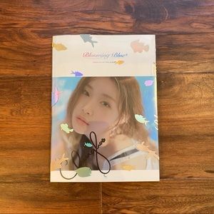 Chung Ha Signed K-pop Album - Blooming Blue
